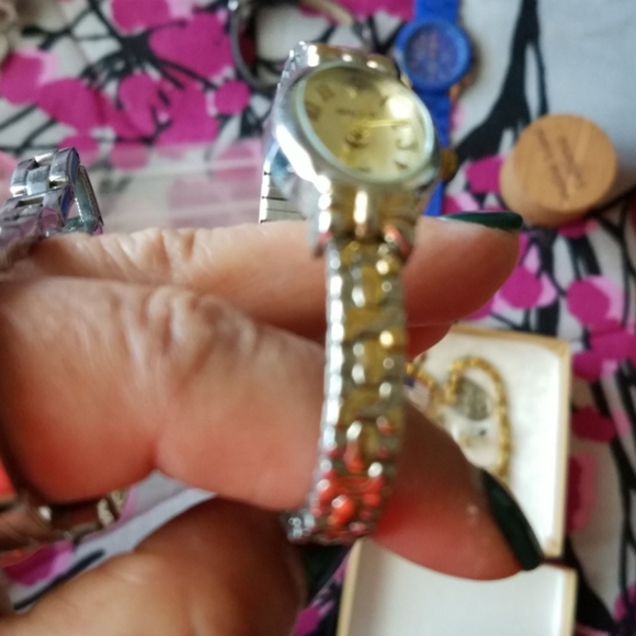 Bundke of Watches - Picture 6 of 8